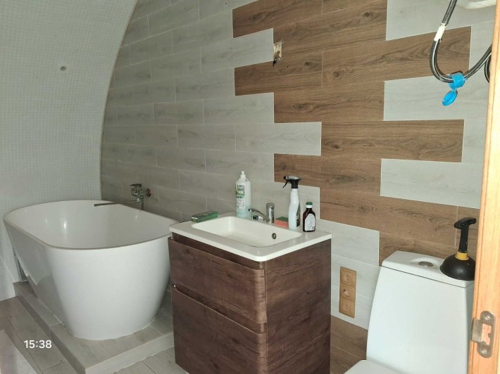 .Продаж гарного будинку біля води у ДК "Славутич". - фото 1