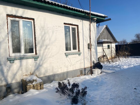 Продається пів будинку Козелець