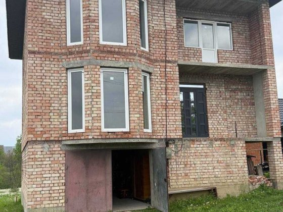 Продається добротний будинок у Глибоці Глибока