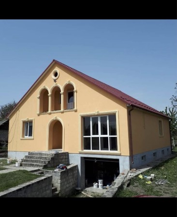 Продам гарний будинок з ремонтом і меблями в місті Сокиряни - фото 1