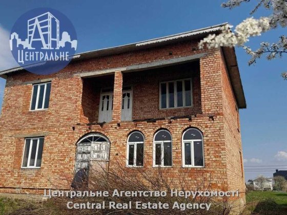 Продаж цегляного будинку в Лужанах Лужаны
