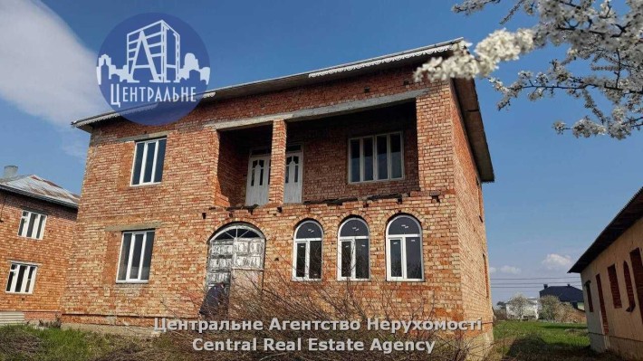 Продаж цегляного будинку в Лужанах - фото 1