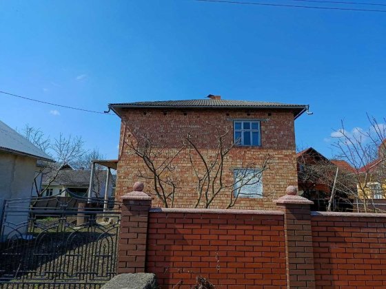 Будинок 170м² з гаражем у Лужанах