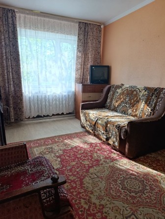 Здам однокімнатну квартиру, перший поверх, р-н. Військове містечко. - фото 1