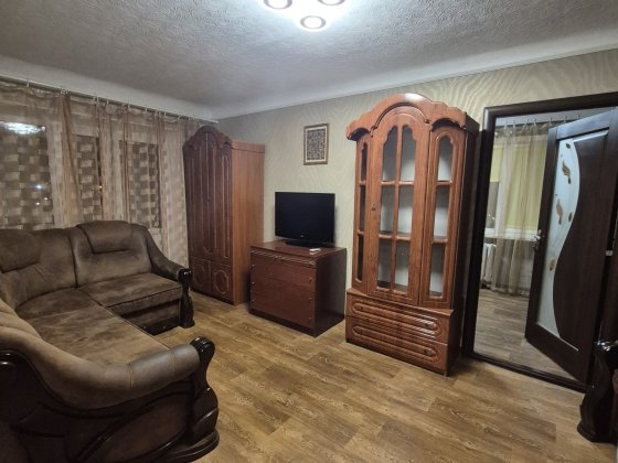 Сдам  2 комнатную квартиру  в центре