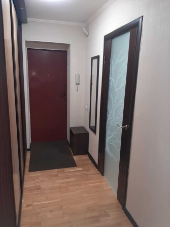 Двокімнатна в центрі з меблями, технікою і ремонтом. - фото 1