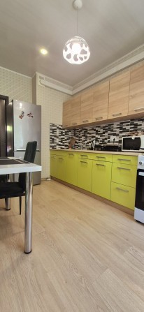 Оренда 1-кімнатної квартири в ЖК "Family Park"
Дуже гарна та  
 Є все необхідне для комфортного прож - фото 1