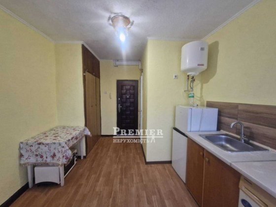 До продажу кімната
