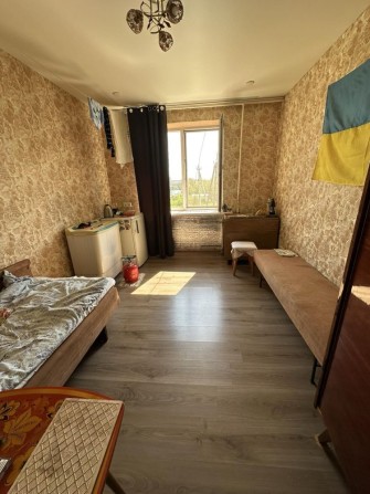 Продам кімнату в м Самар 15 кв на 2 поверсі. Нове вікно на підлозі ламінат - фото 1