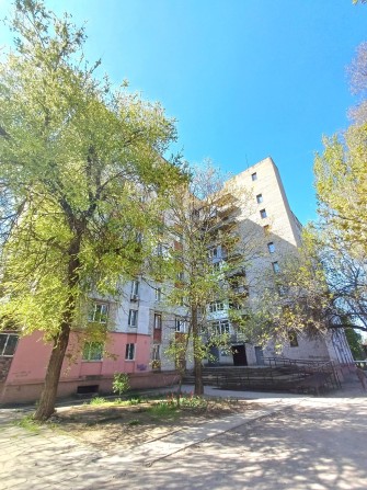 Продам Отличную комнату 18 м2 в общежитии на 2/9 ул.Театральная / Николаевская - фото 1