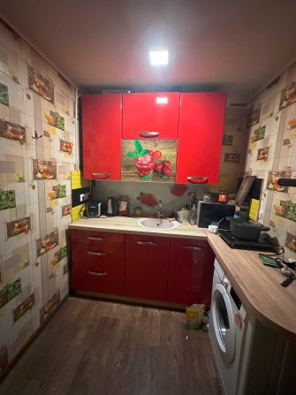 Продам 1 кімнатну гостинку, 10 хвилин від метро Індустріальна (Пролетарська) - фото 1