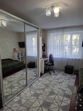 Продам комнату в коммуне 18 кв.м с капремонтом на Бочарова! - фото 1
