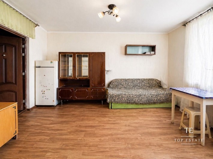 Комната в коммуне 17 м² на Паустовского, светлая. Можно заехать - фото 1
