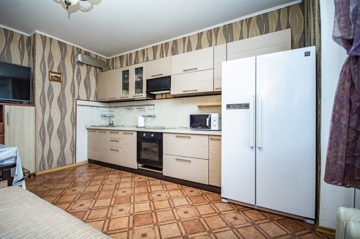 Продається світла та затишна 2-кімнатна квартира в Дарницькому районі, вул. Олени Пчілки 6 - фото 1