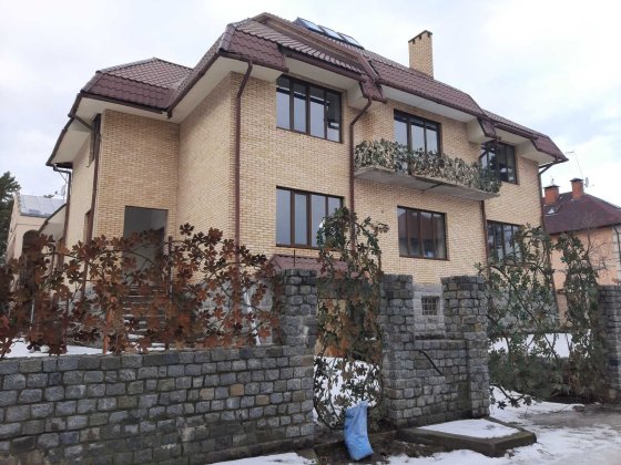 Срочно продам 2-х этажный дом г. Бровары, ул.Весняна Торг