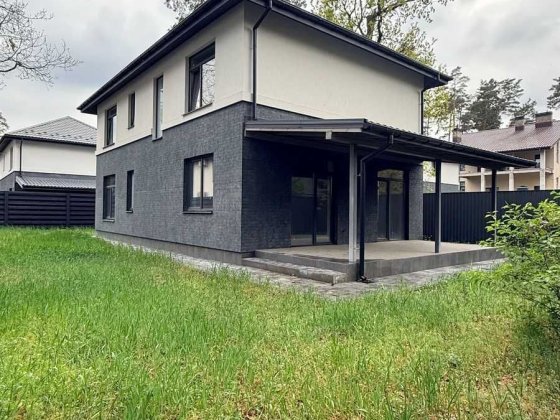 Сучасний будинок у Лісовій Бучі серед сосен | 150 м² | Тераса Буча
