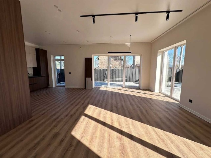 Новий будинок з сонячними панелями 150м² з дизайнерським ремонтом + тераса | Заїжджай і живи - фото 1