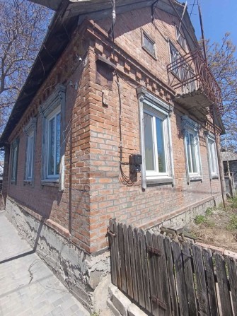 Цегляний будинок на  Реєвці - фото 1