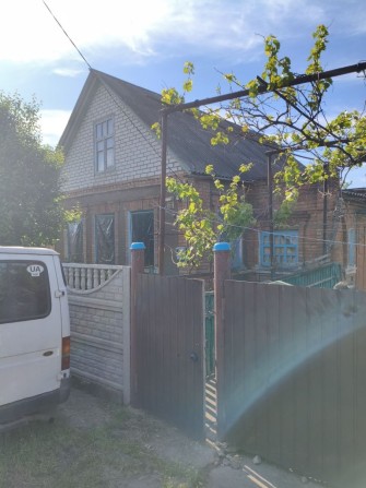 Продам домоволодіння (2 будинки + гараж) - фото 1