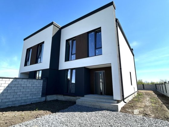 Продаж сучасного котеджу у хорошому районі Тинне Ровно