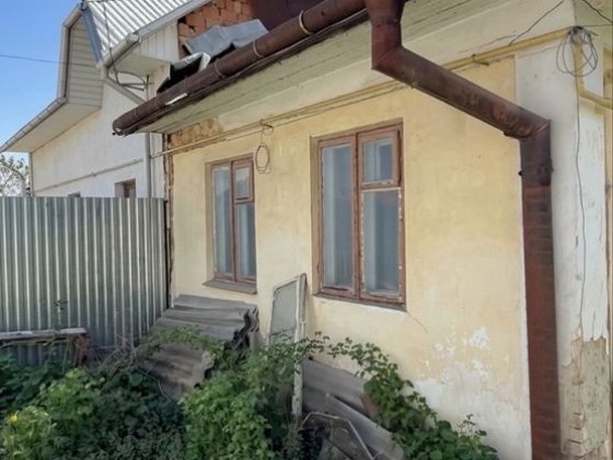 Продам ЧАСТИНУ БУДИНКУ, вул. ГОРІХІВСЬКА (центр РОШІ), ВСІ КОМУНІКАЦІЇ! Черновцы