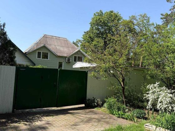 Великий будинок серед сосен Черкассы