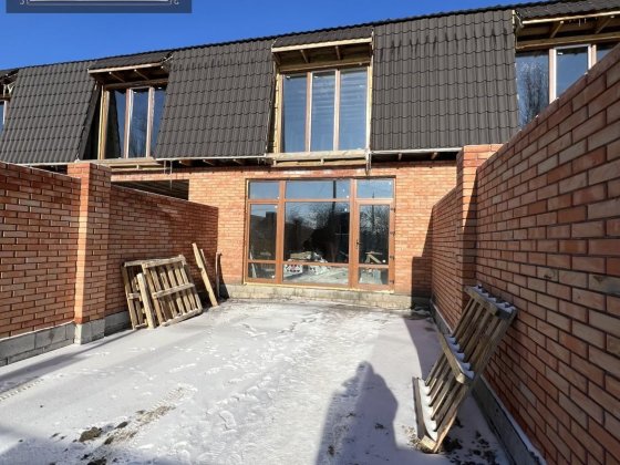 ПРОДАЄТЬСЯ СУЧАСНИЙ ДВОПОВЕРХОВИЙ ТАУНХАУС І НОВОМИКОЛАЇВКА Кропивницький
