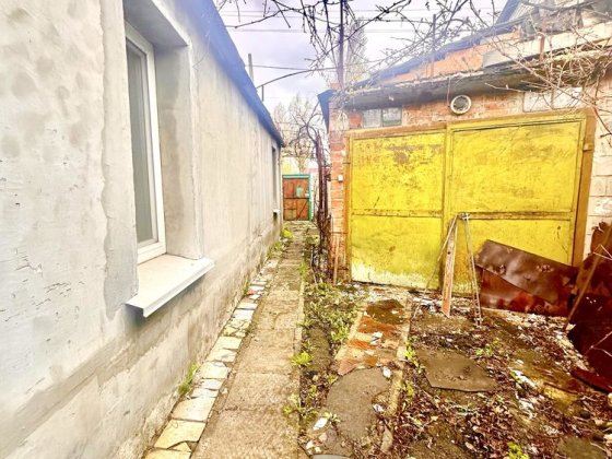 Продам 1/2 дома р-он Новые дома 1 мин Коммунальный рынок , газ, вода, центральная канализация