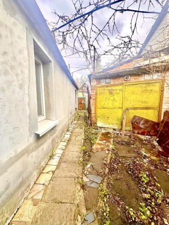 Продам 1/2 дома р-он Новые дома 1 мин Коммунальный рынок , газ, вода, центральная канализация - фото 1