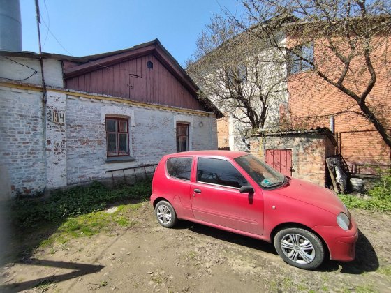 Продаж частки будинку з ділянкою фасадні даніла нечая