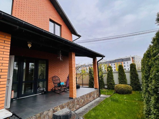 Продаж. Двоповерховий таунхаус, 3 кімнати, 90 квадратів. Кутовий