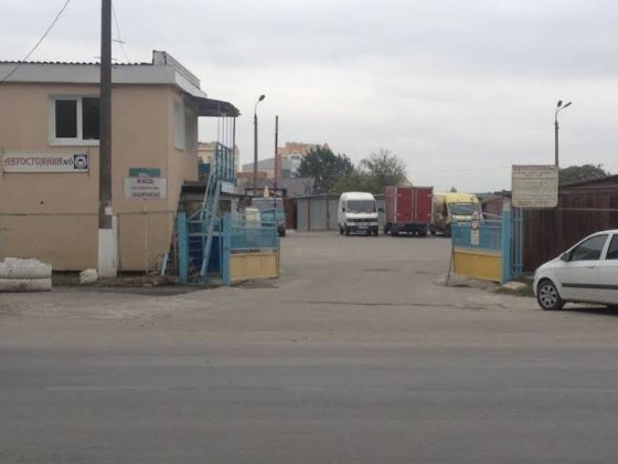 Крите місце на автостоянці √6 Каменец-Подольский