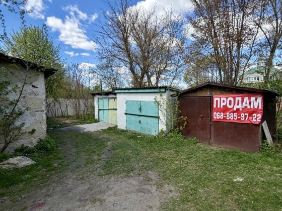 Продаж гаражу біля ОА бібліотеки , центр міста Острог