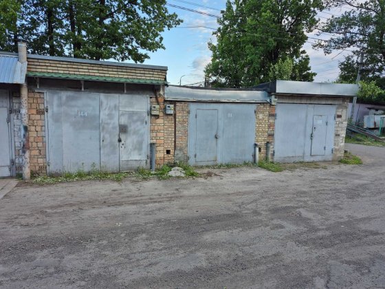 Продам цегляний гараж на дві машини з ямою у м.Вишневе.