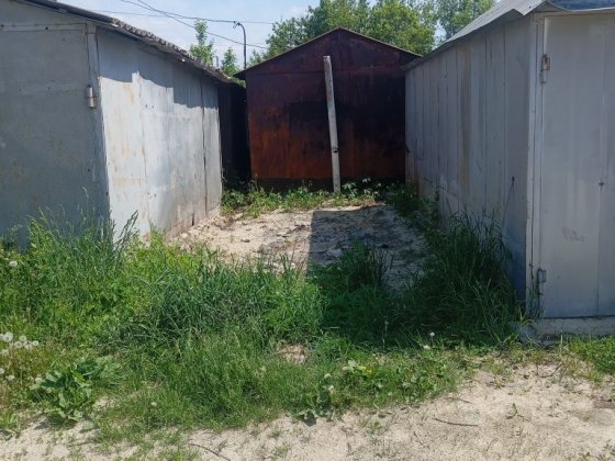 Місце під гараж для мотоцикла читайте опис