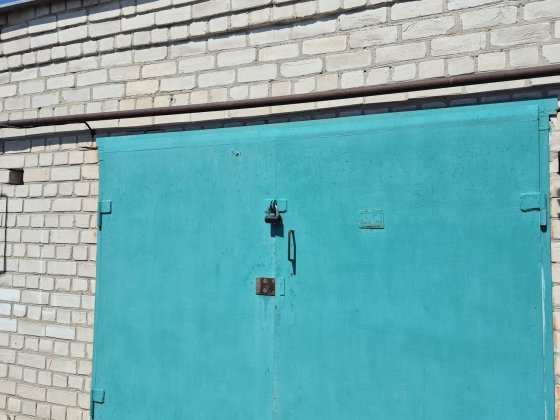 Продам цегляний ,капітальний гараж.