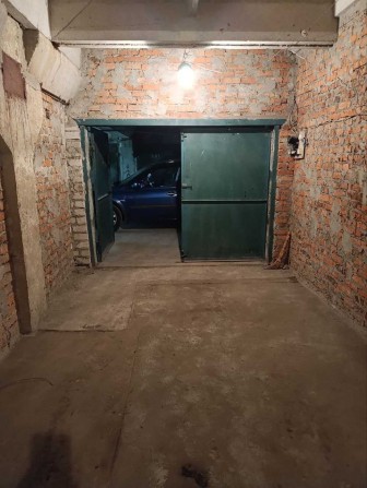 Продам капитальный гараж в охраняемом ГК на Алексеевке проспект Победы - фото 1