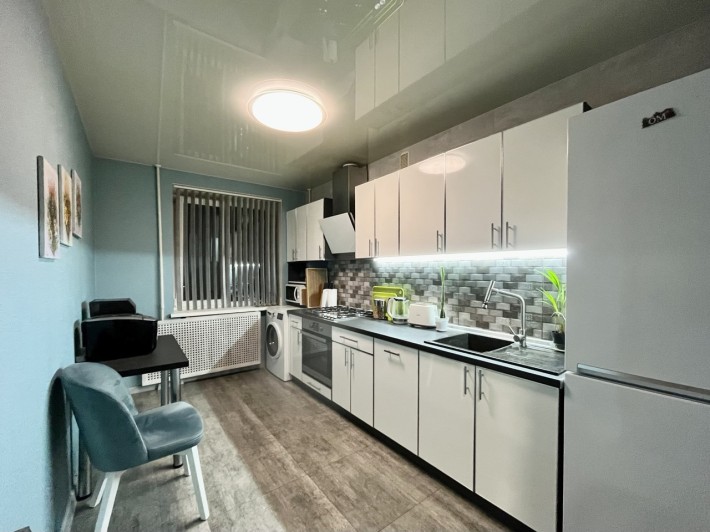 Продам 3-кімнатну квартиру з ремонтом в Центрі міста (Є-Відновлення/Ваучер) - фото 1