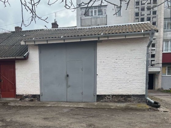 Здається гараж в районі залізничного вокзалу