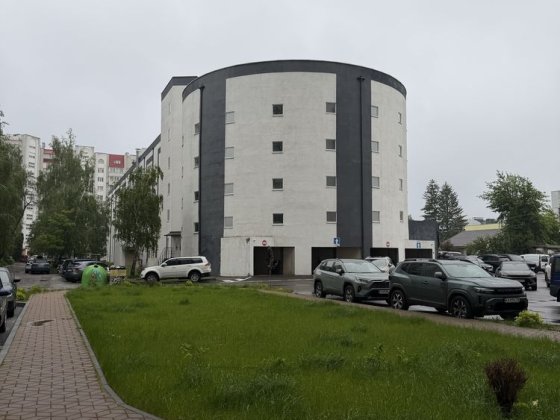 Здам гараж по Тобілевича -1 й поверх одразу біля вʼізду Черкаси