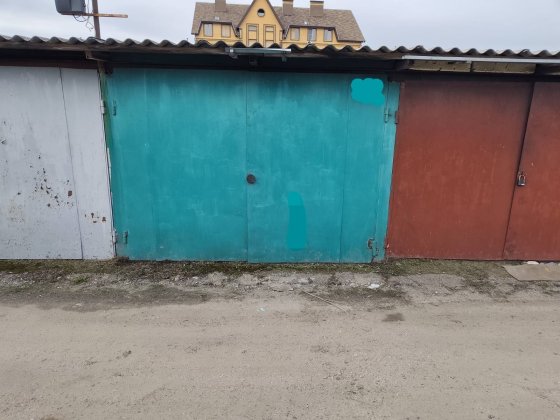 Продам гараж в Харькове между метро Студенческой и Академика
