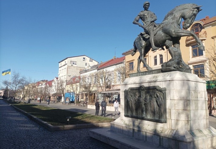 Здається 3 кімнатна в центрі міста. - фото 1