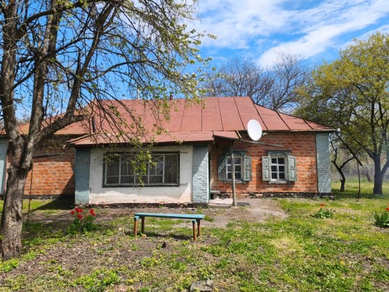 Земельна ділянка з будинком