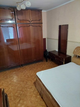 Сдаю хорошую однокомнатную квартиру (частный сектор) в Октябрьском. - фото 1