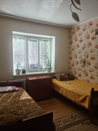 Здам  кімнатну  в 4 кімнатному  будинку  для  дівчини  , жінки - фото 1