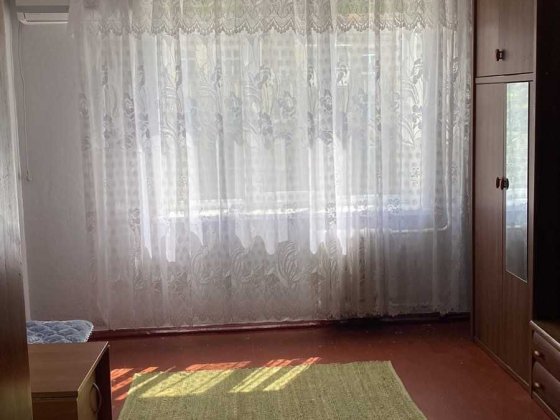 М. Печерська Файна  кімната в охайному  гуртожитку блочного типу  без комунальних посл.