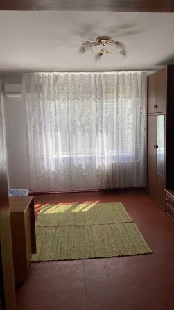 М. Печерська Файна  кімната в охайному  гуртожитку блочного типу  без комунальних посл. - фото 1