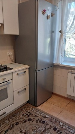 Кімната троєщина  червоної калини 34-3 поверх газплита євроремонт - фото 1