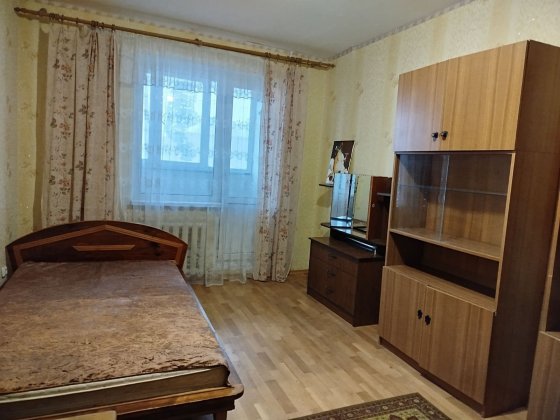 1-2людям комната подключ сбалконом на Осокорках безхозяев Набирайте ))