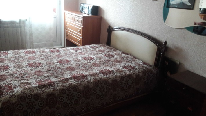 м.Левобережная.Комната с балконом для парня Днепровская Наб. 9 - фото 1